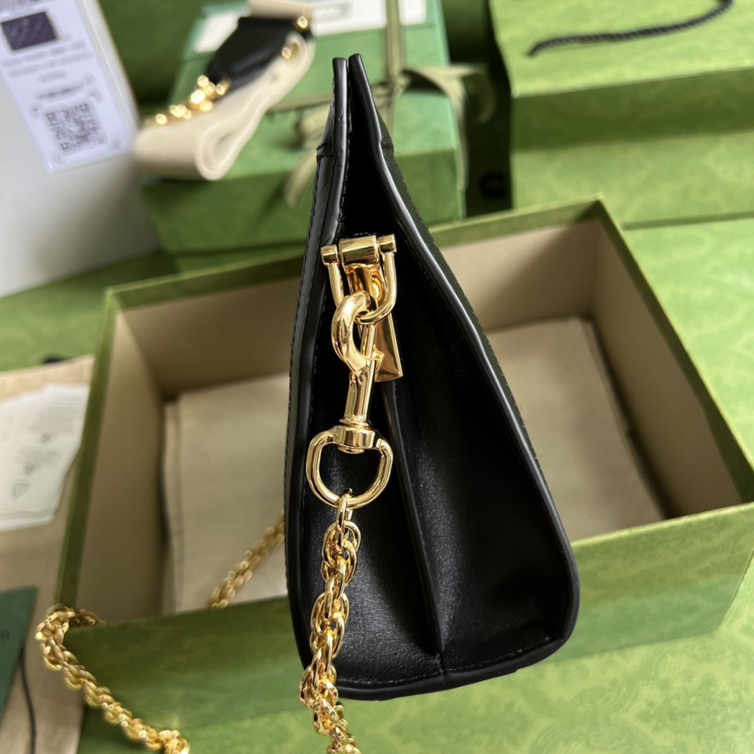 GG Matelassé leather small bag