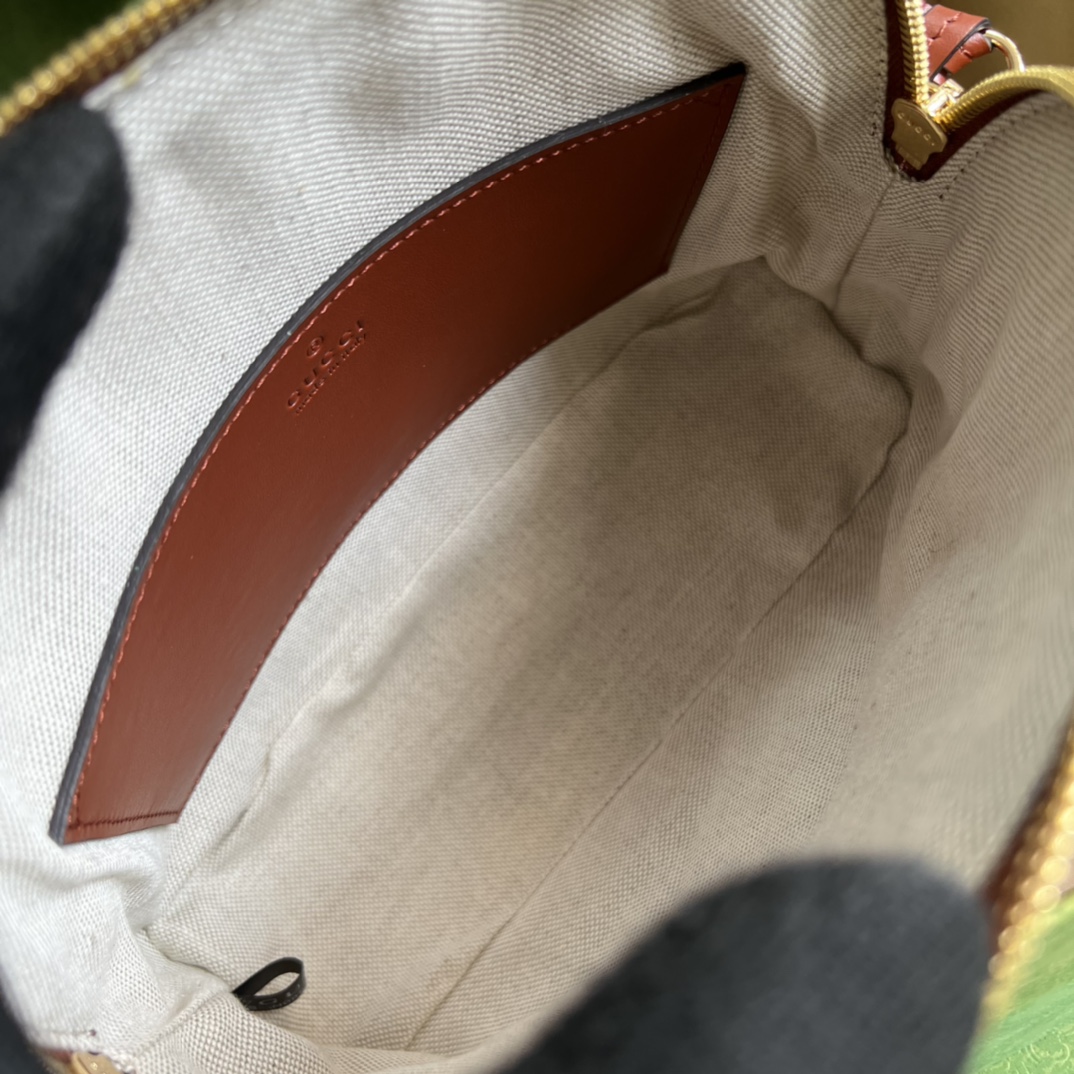 GG Matelassé leather small bag