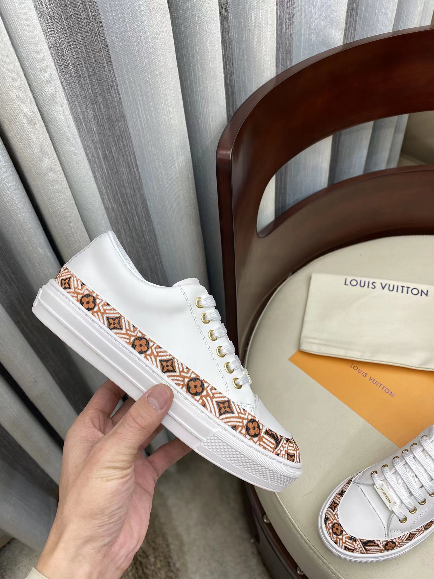 l**is V*t*n flat bottom shoes