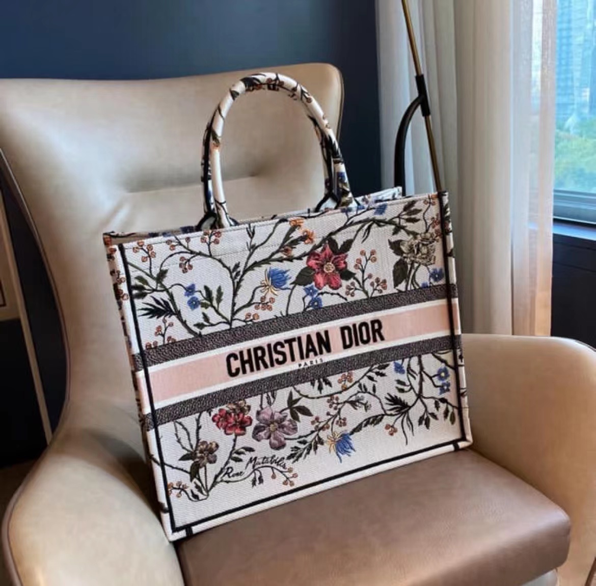 D*or book tote-large