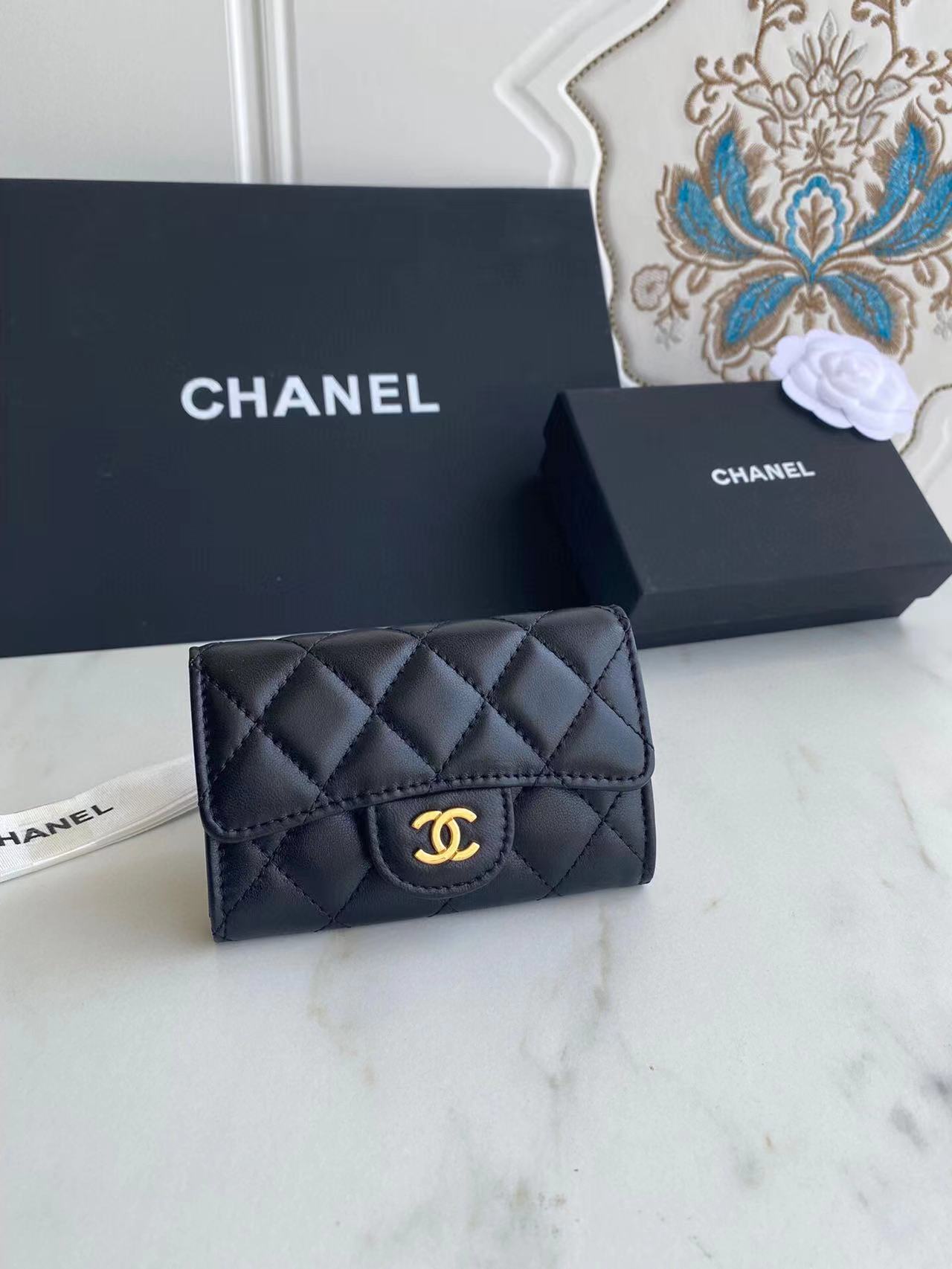 Ch*el classic leather wallet in black