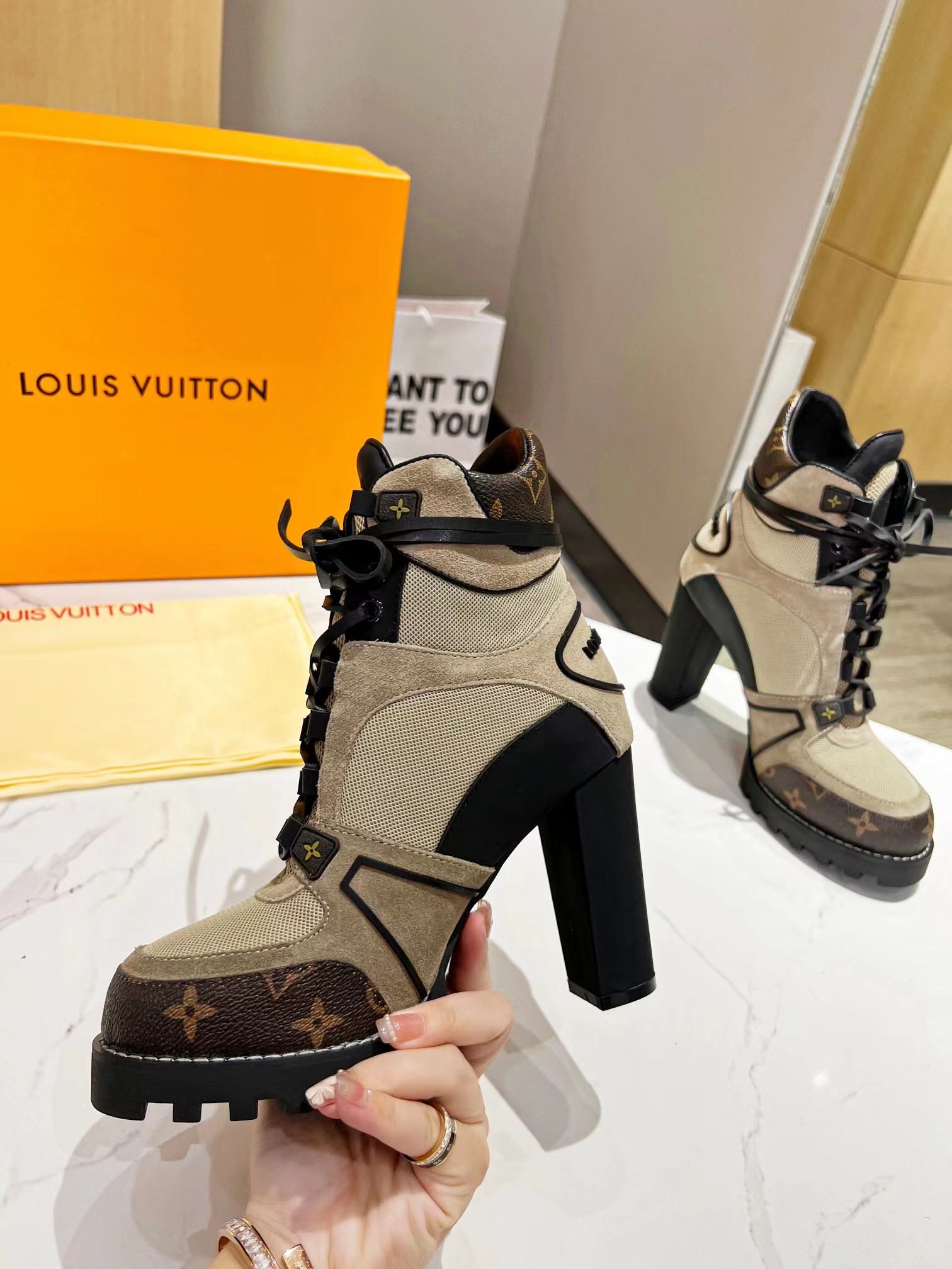 STAR TRAIL ANKLE BOOT