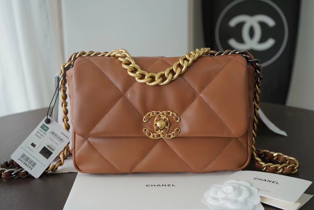 Ch*el 19 small in caramel