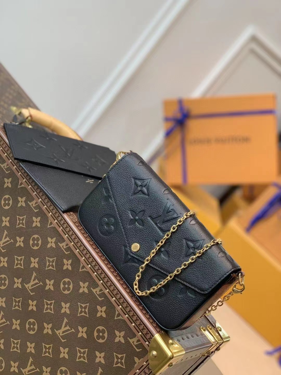 l**is V*t*n lv félicie pochette m80679