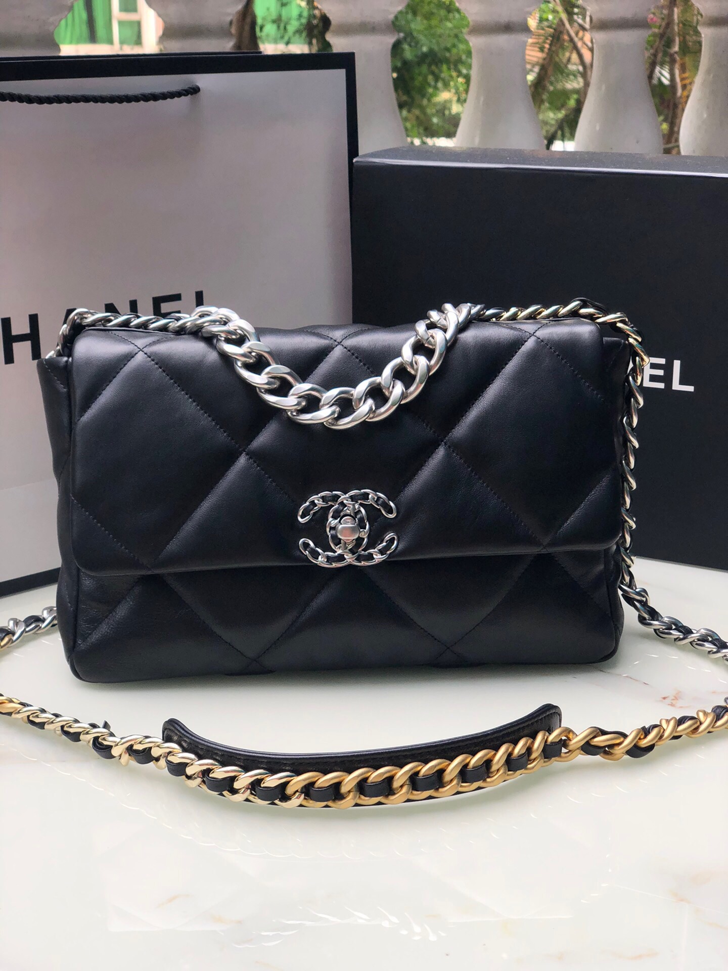 Ch*el 19 medium