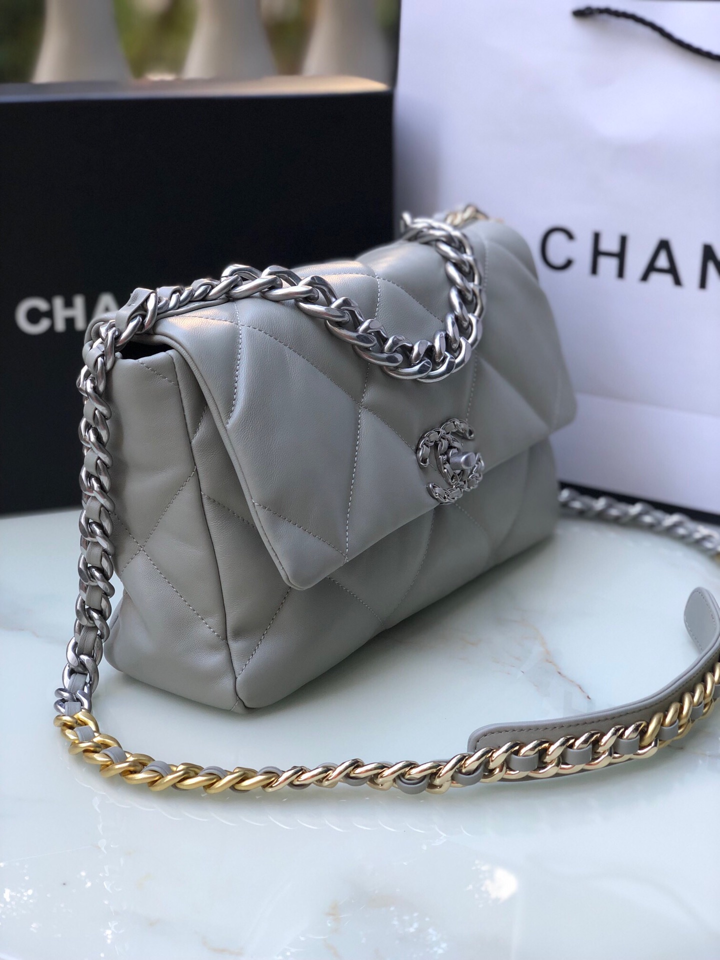 Ch*el 19 medium