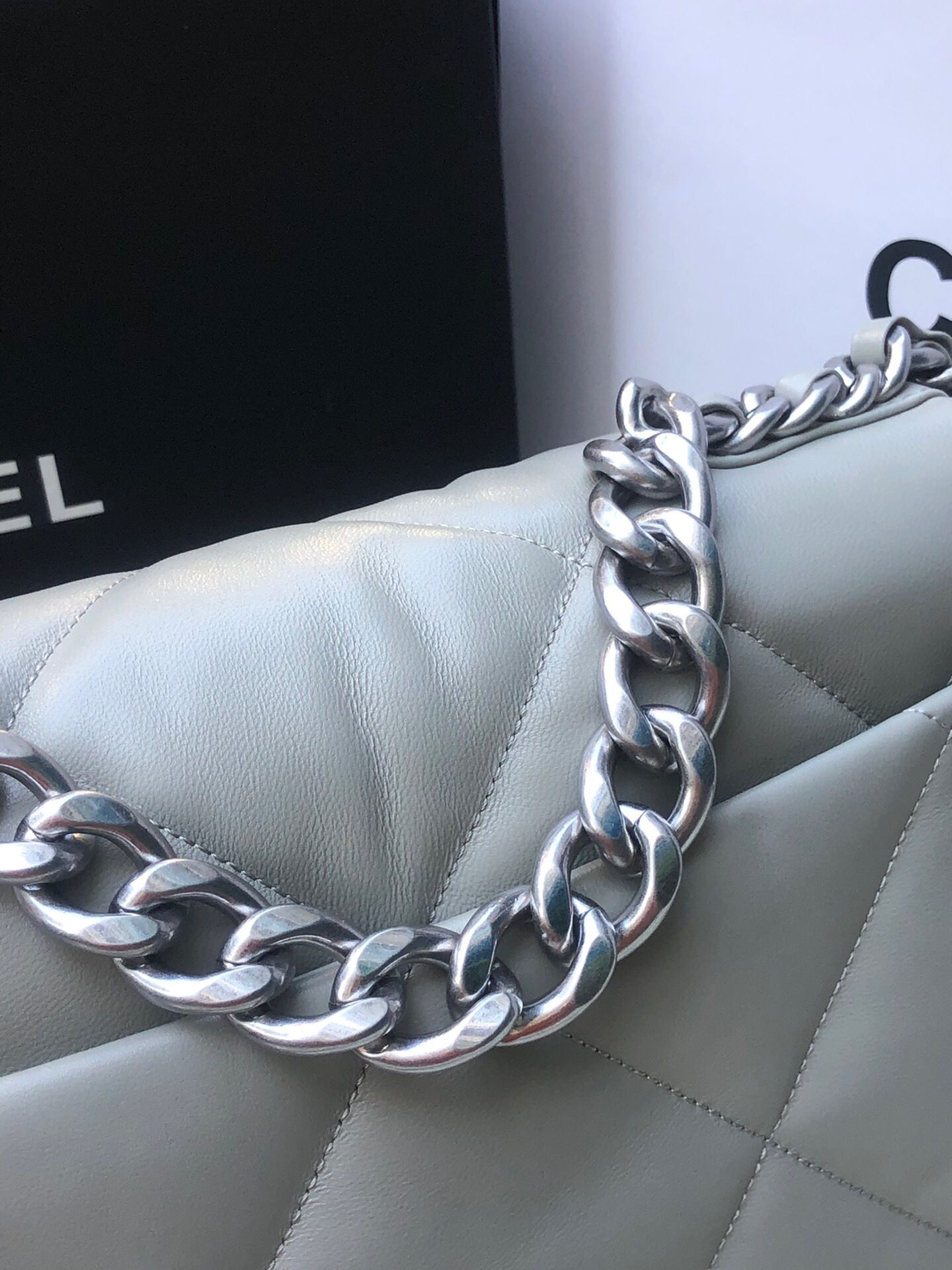 Ch*el 19 medium
