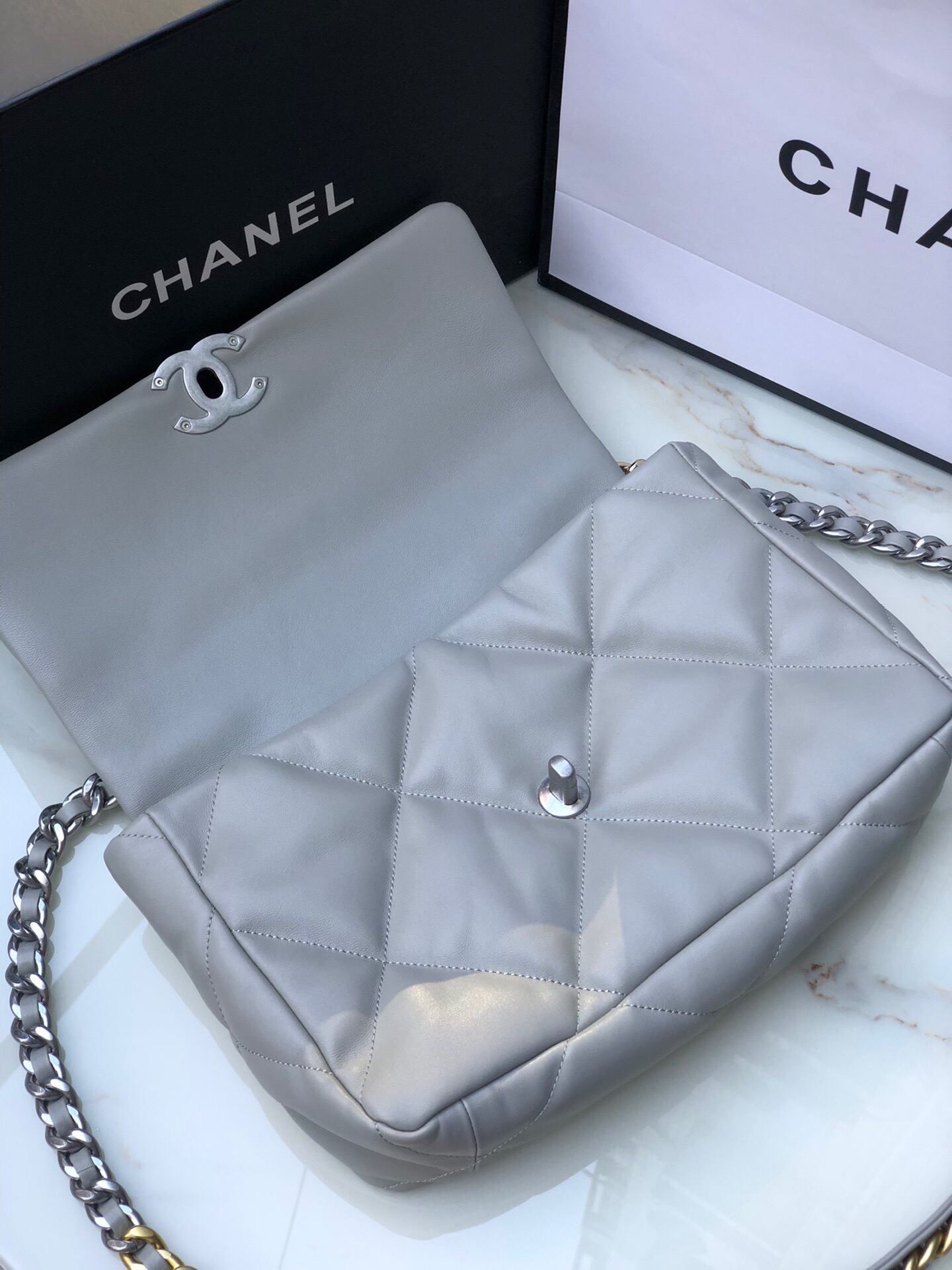 Ch*el 19 medium