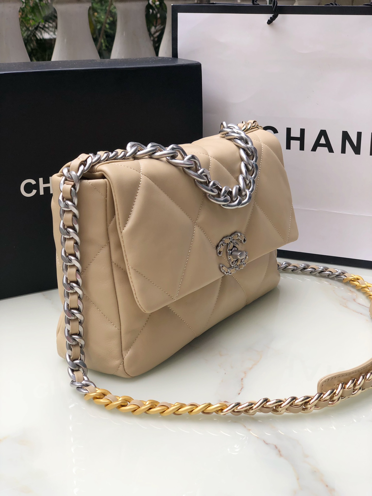 Ch*el 19 medium