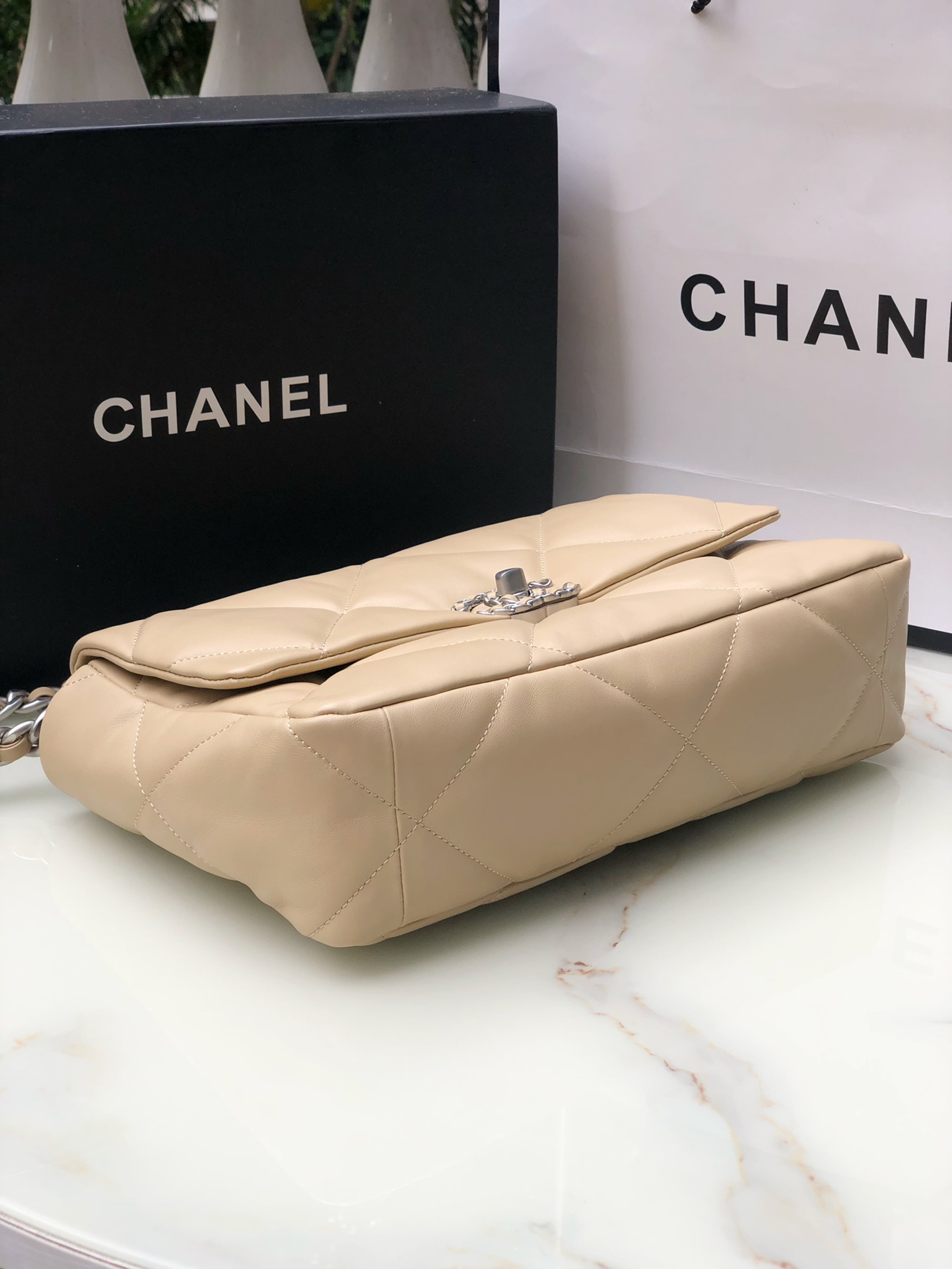 Ch*el 19 medium