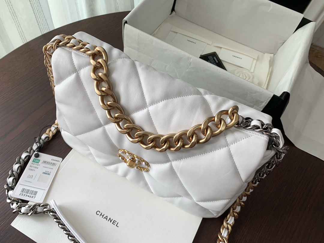 Ch*el 19 medium