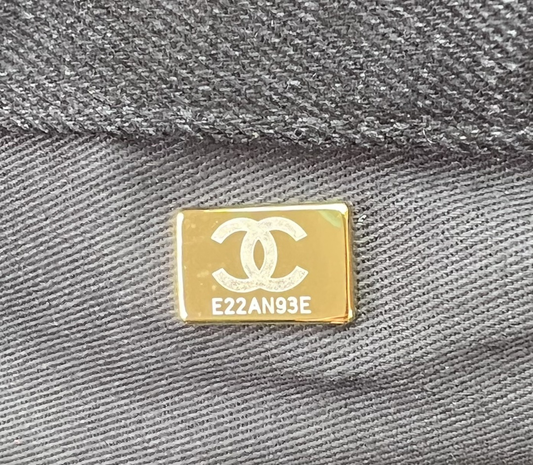 Ch*el tote
