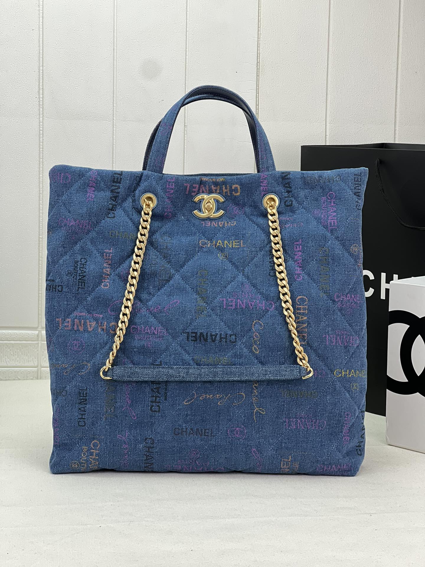 Ch*el tote