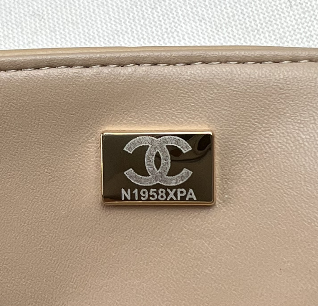 CLASSIC FLAP BAG