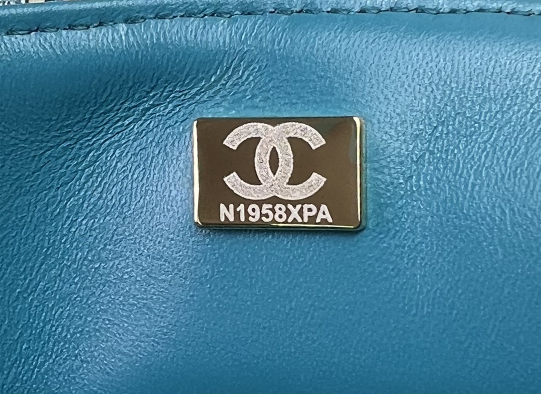 CLASSIC FLAP BAG
