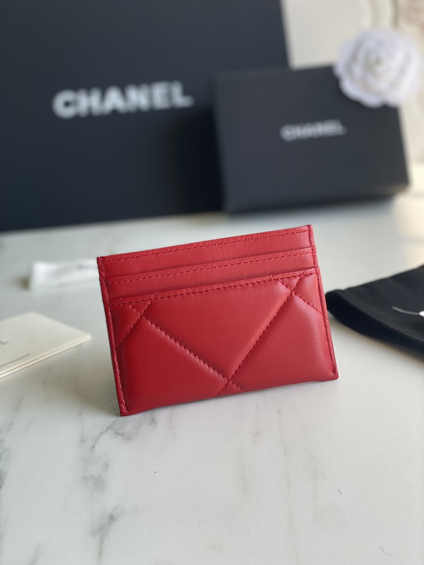 Ch*el 19 card hodler