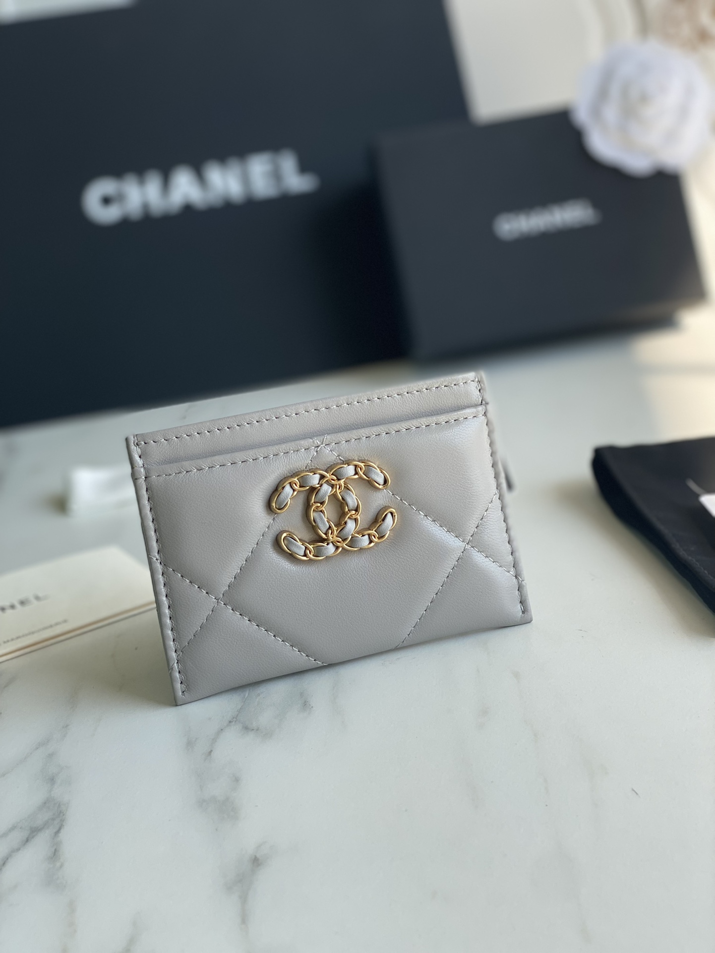 Ch*el 19 card holder