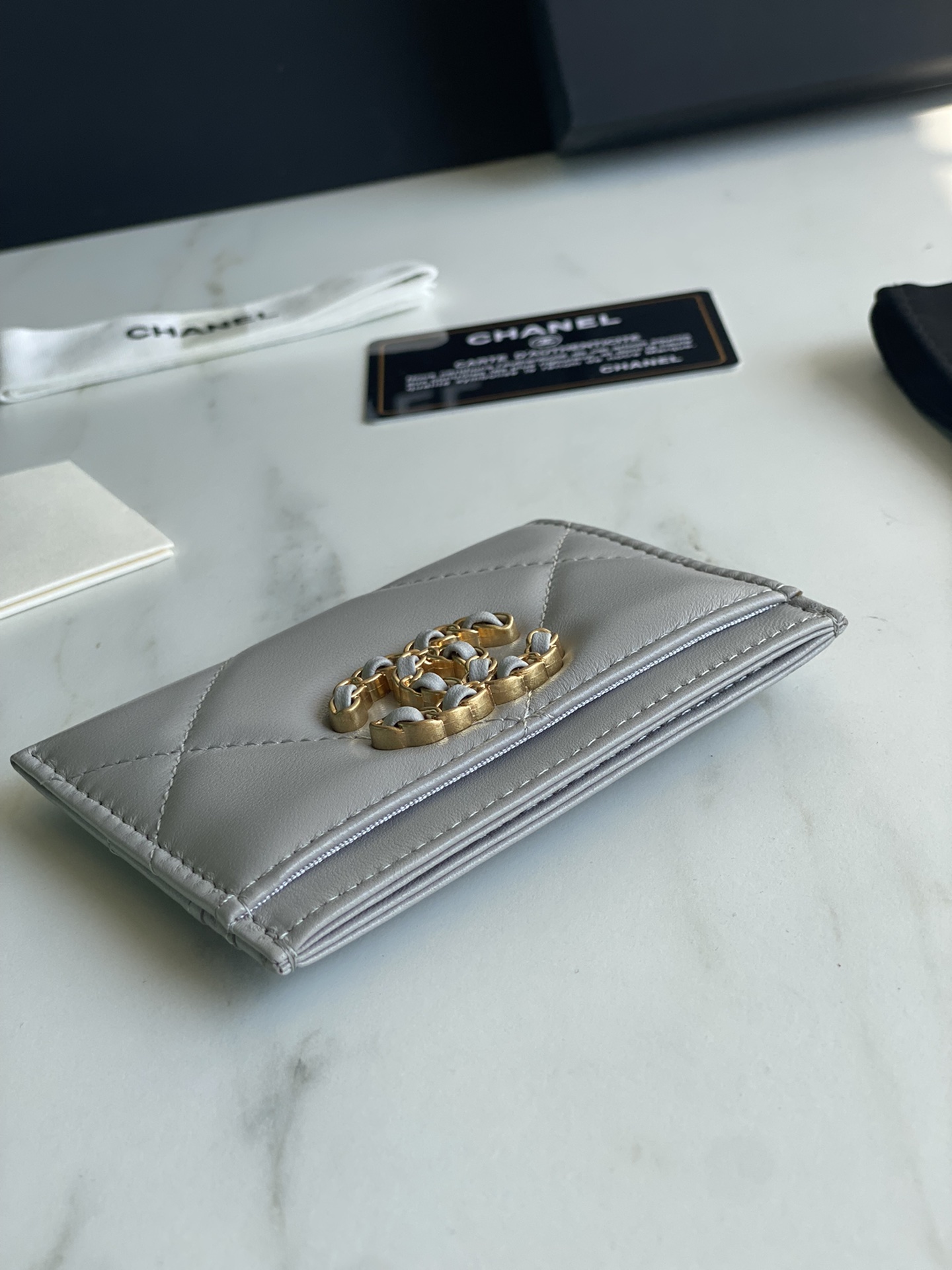 Ch*el 19 card holder