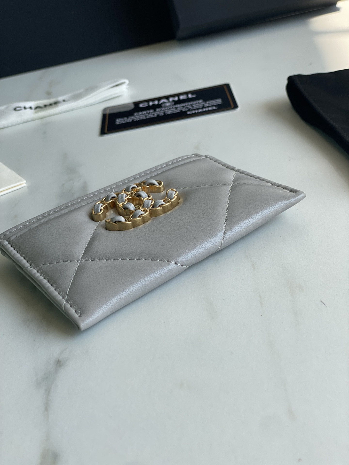 Ch*el 19 card holder
