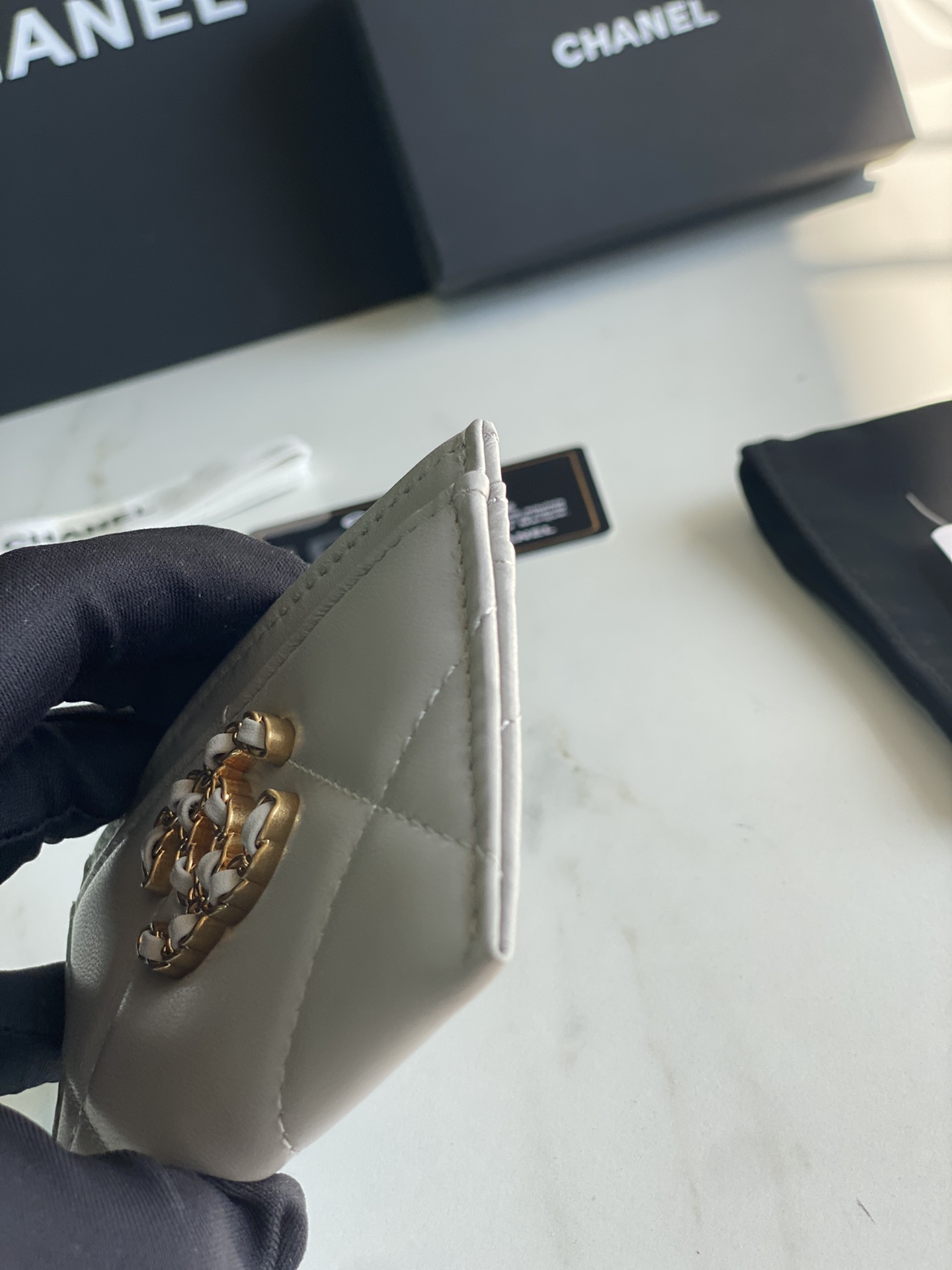 Ch*el 19 card holder