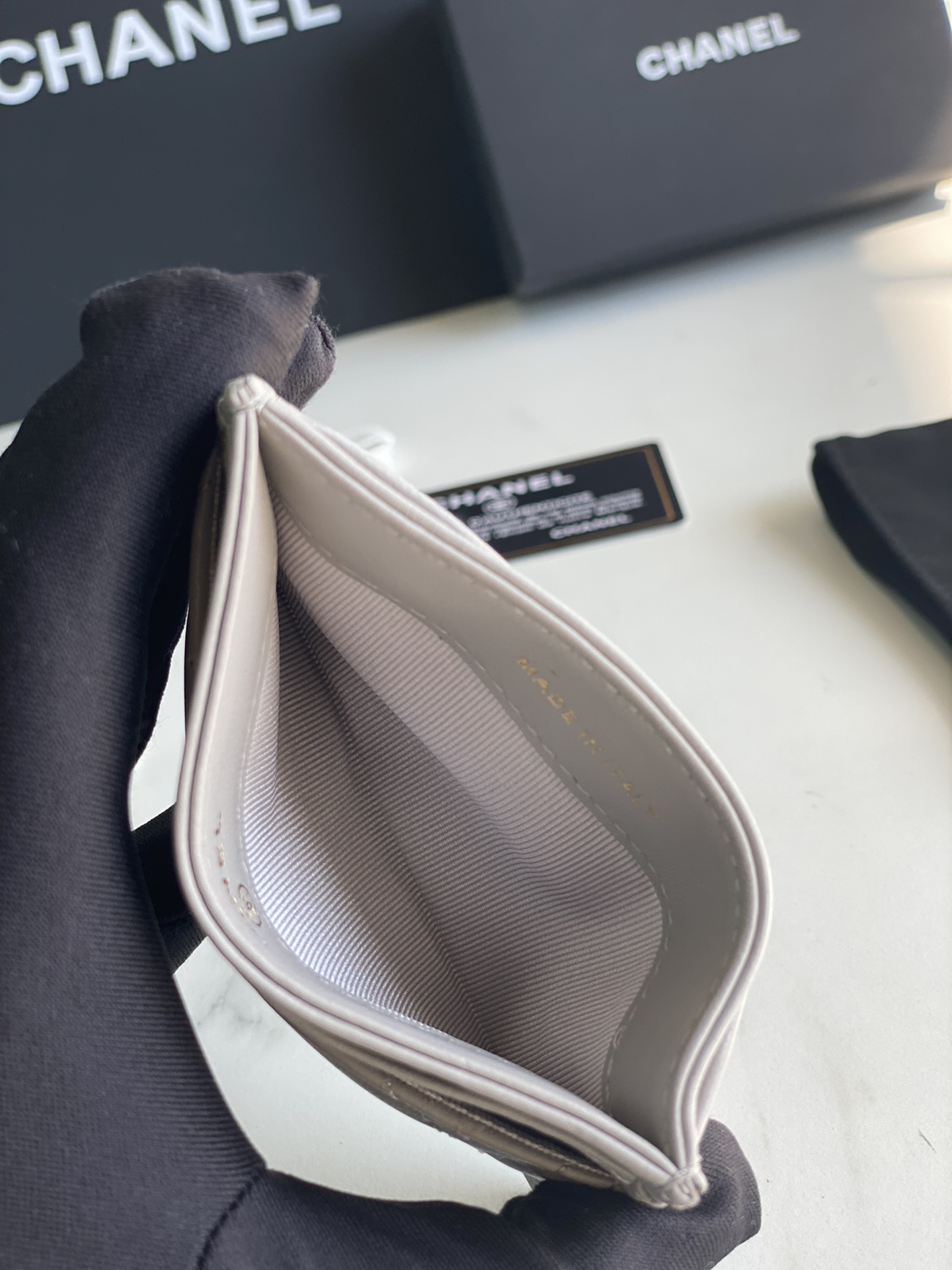 Ch*el 19 card holder