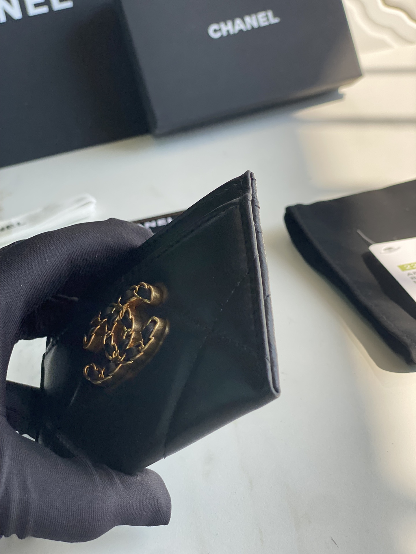 Ch*el 19 card holder