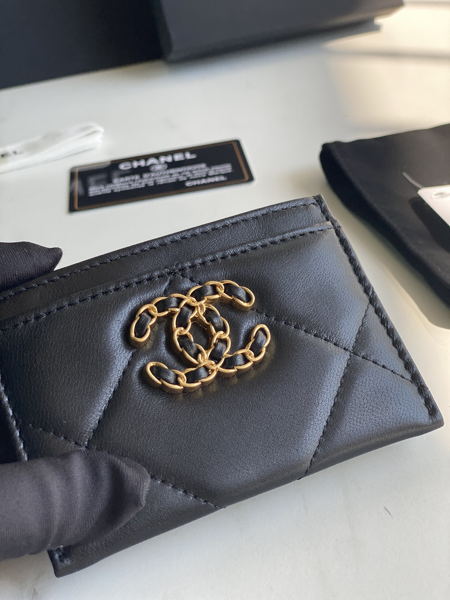Ch*el 19 card holder