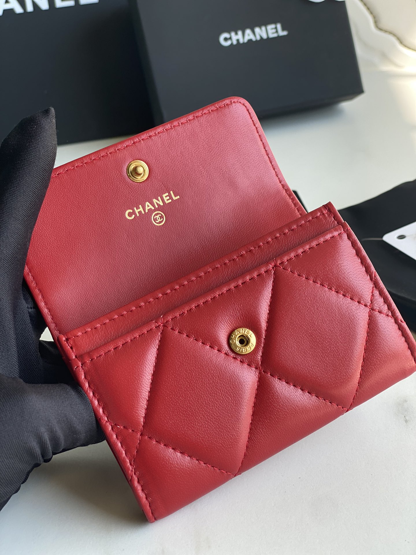 Ch*el 19 flap card holder