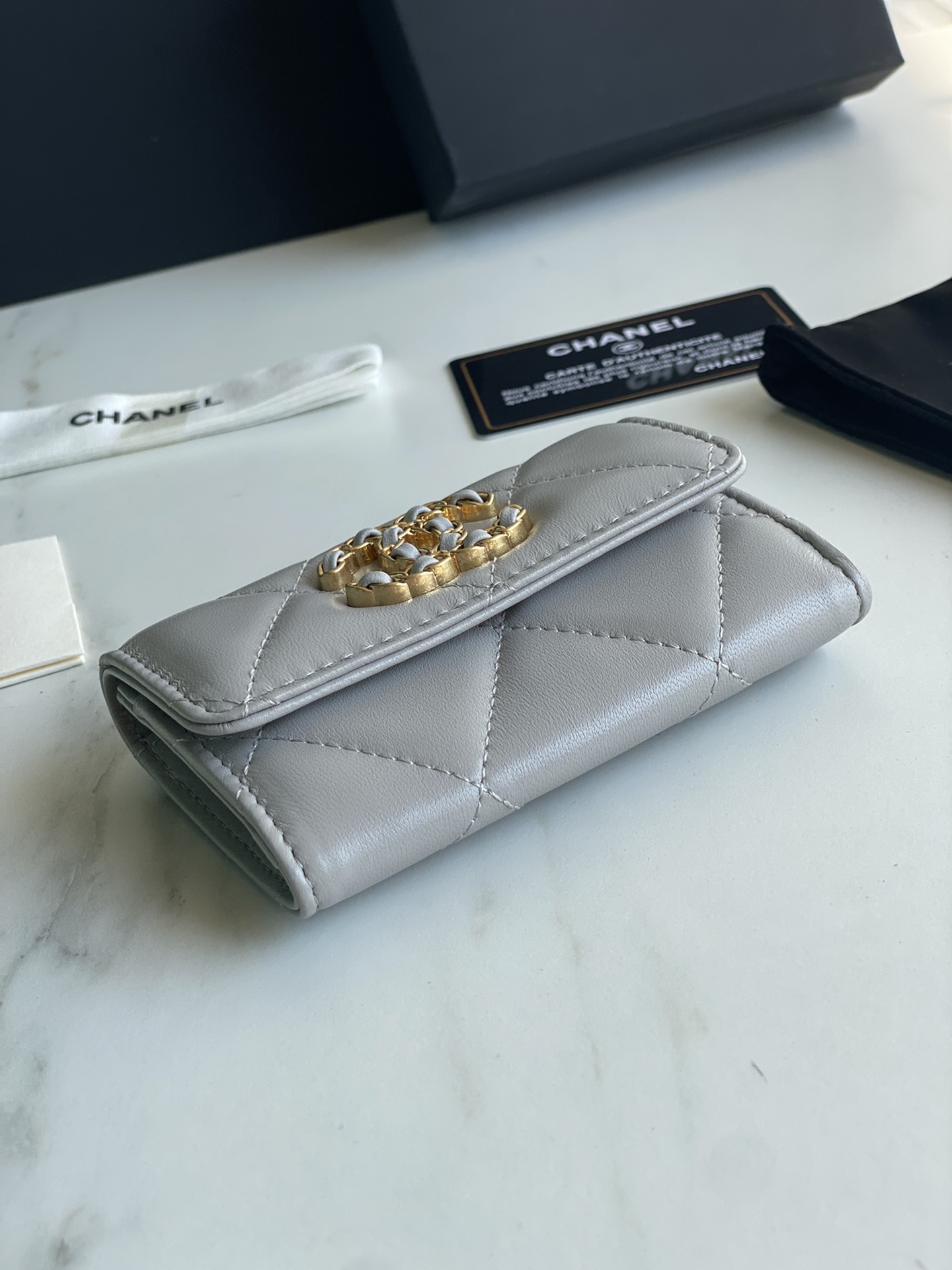 Ch*el 19 flap card holder