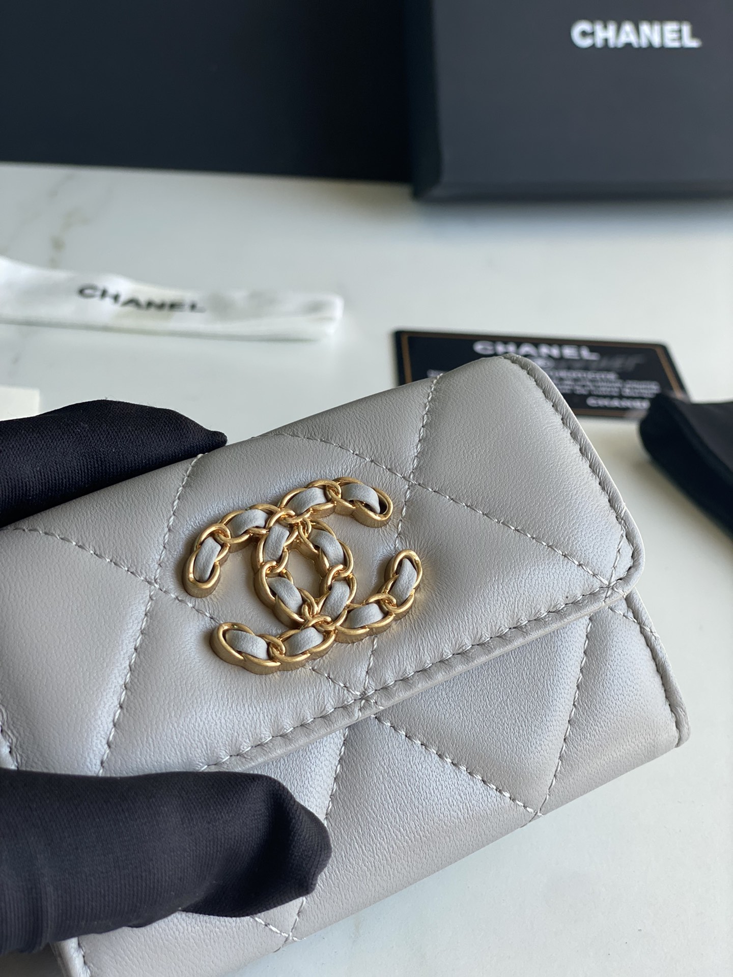 Ch*el 19 flap card holder