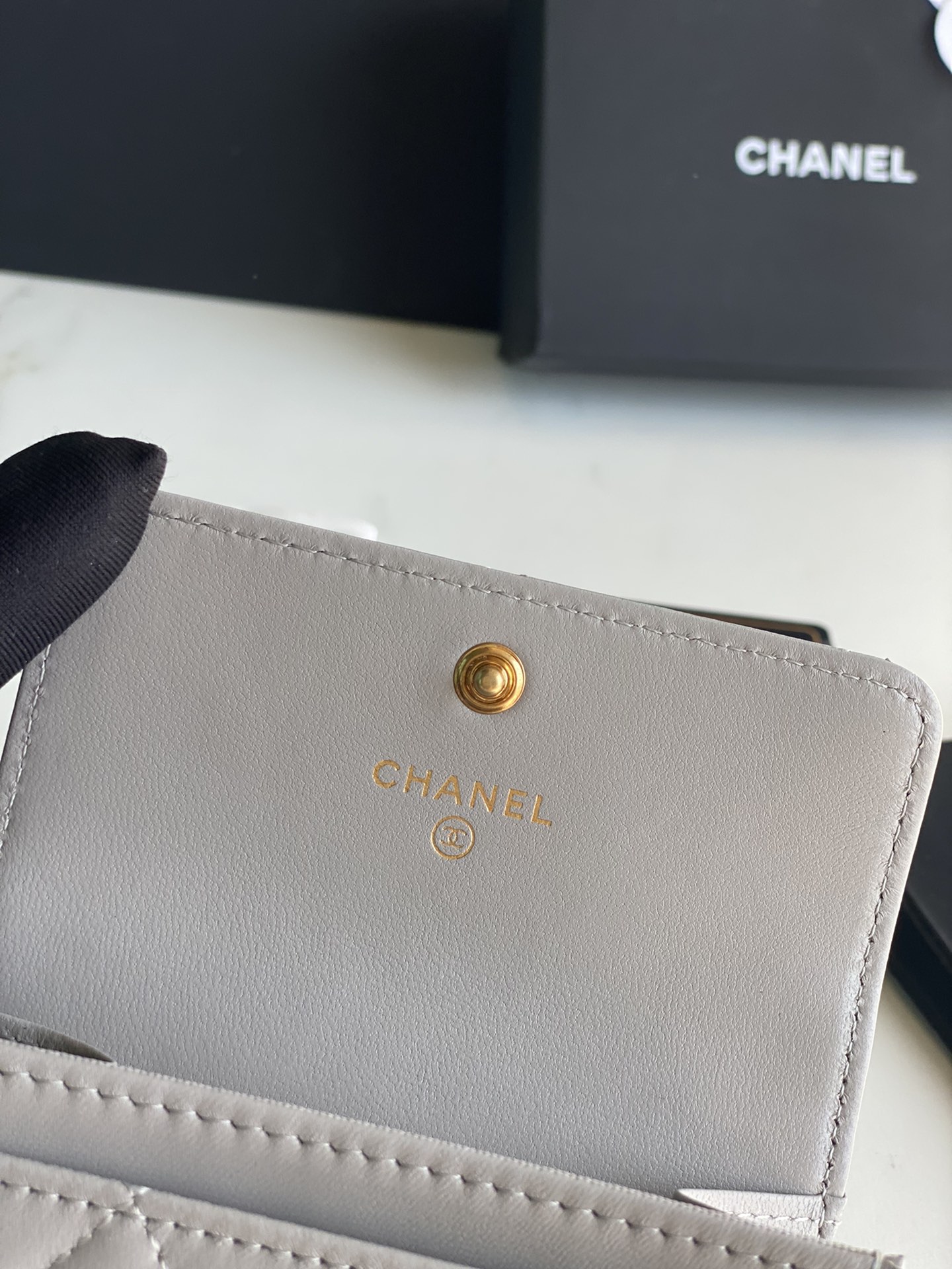 Ch*el 19 flap card holder