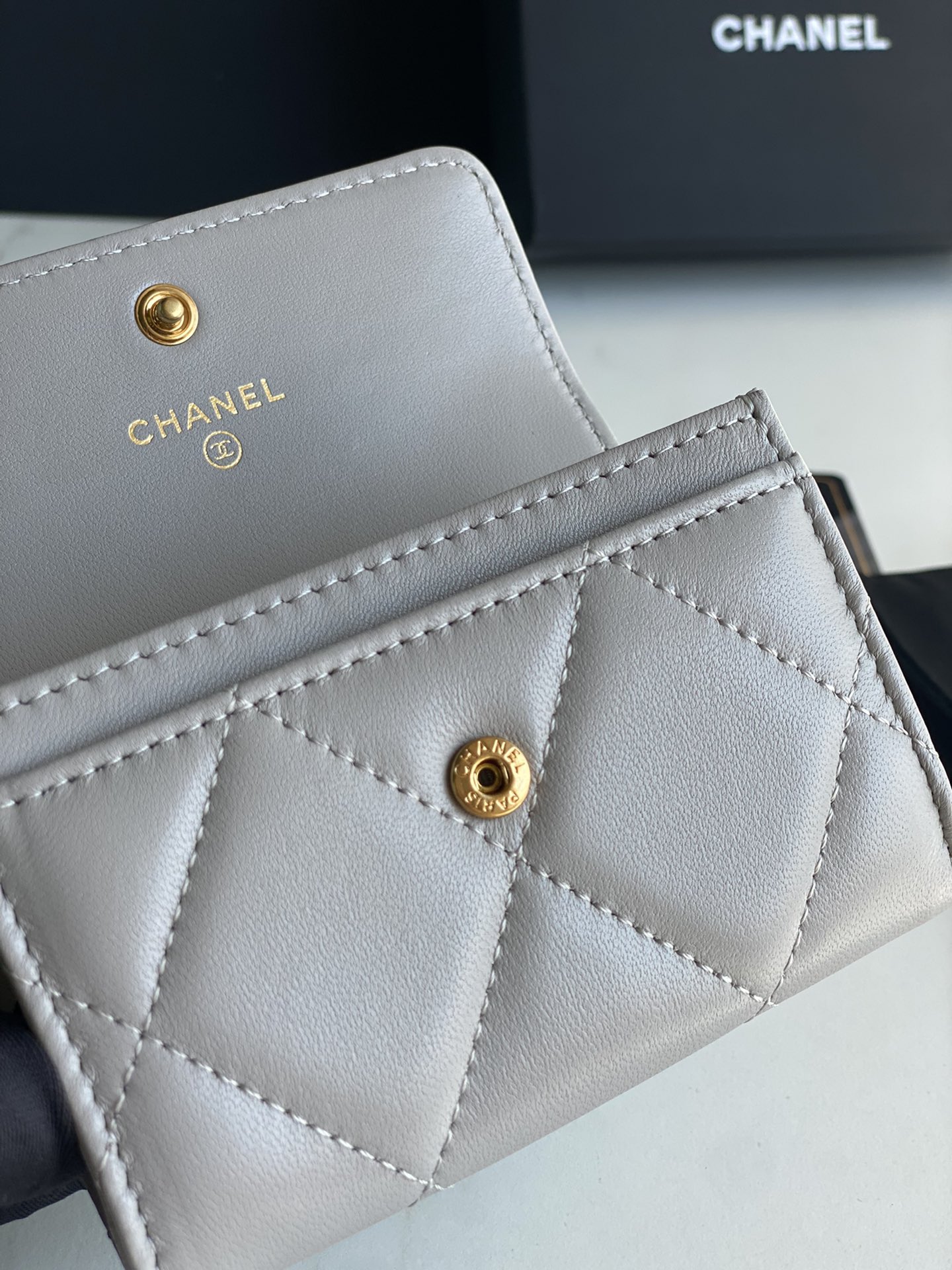 Ch*el 19 flap card holder