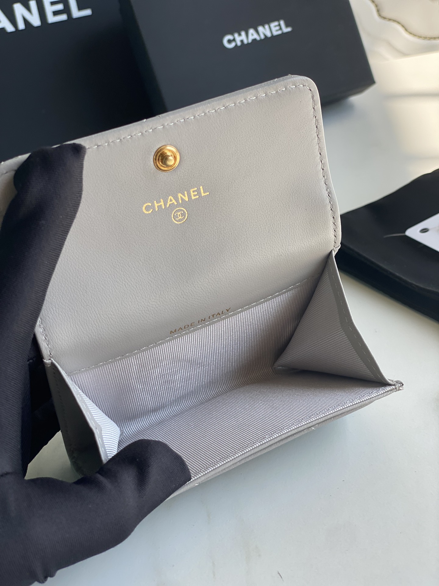 Ch*el 19 flap card holder