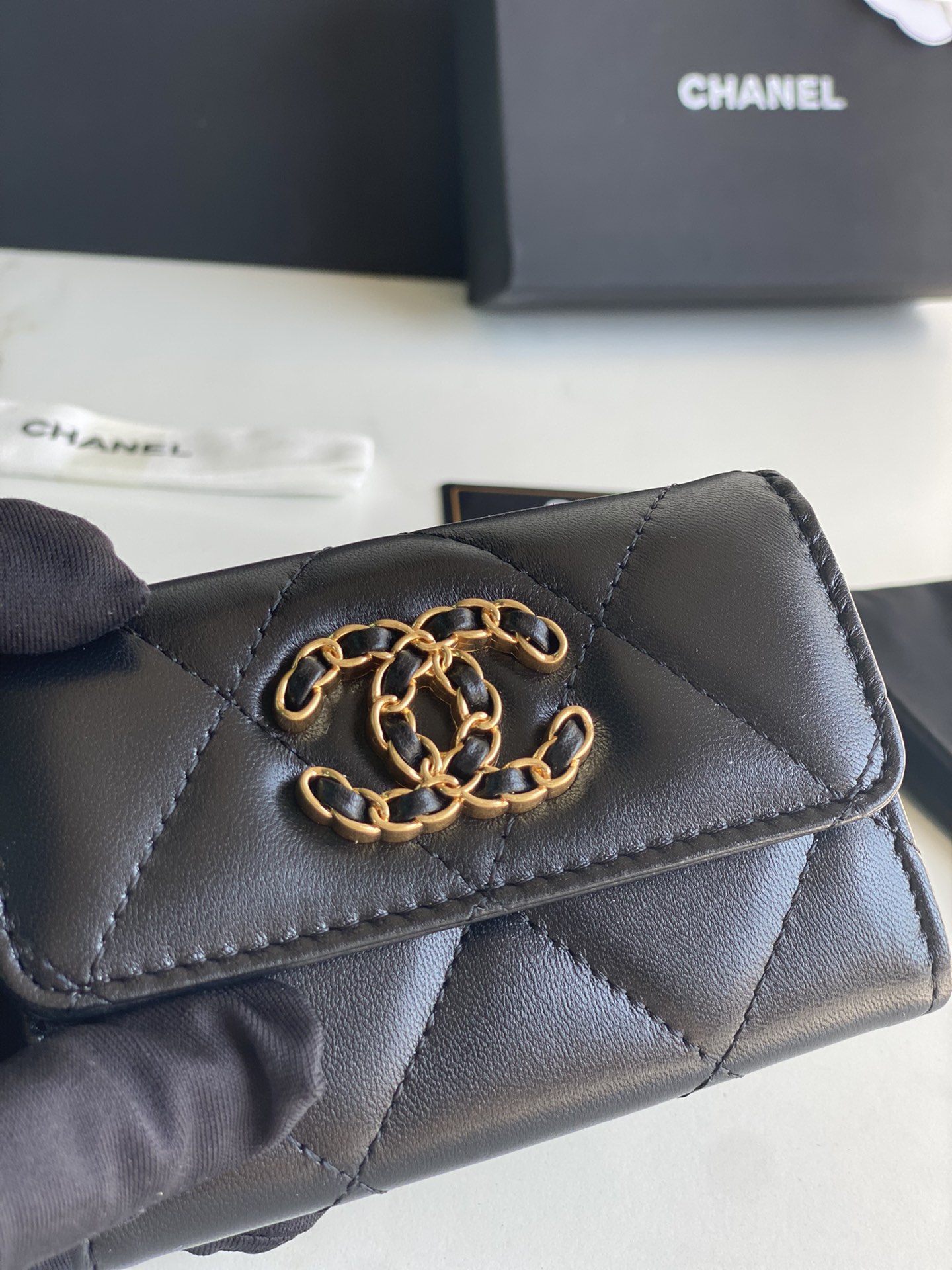 Ch*el 19 flap card holder