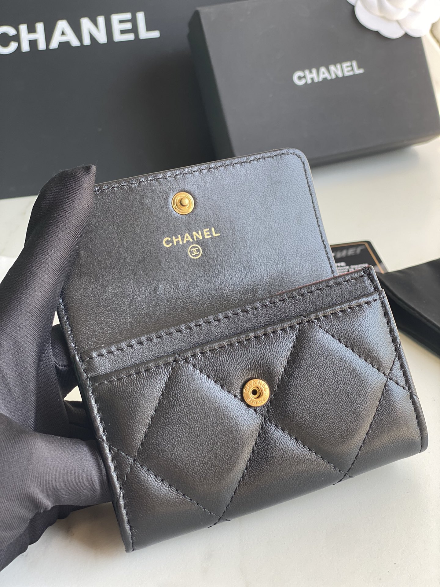 Ch*el 19 flap card holder