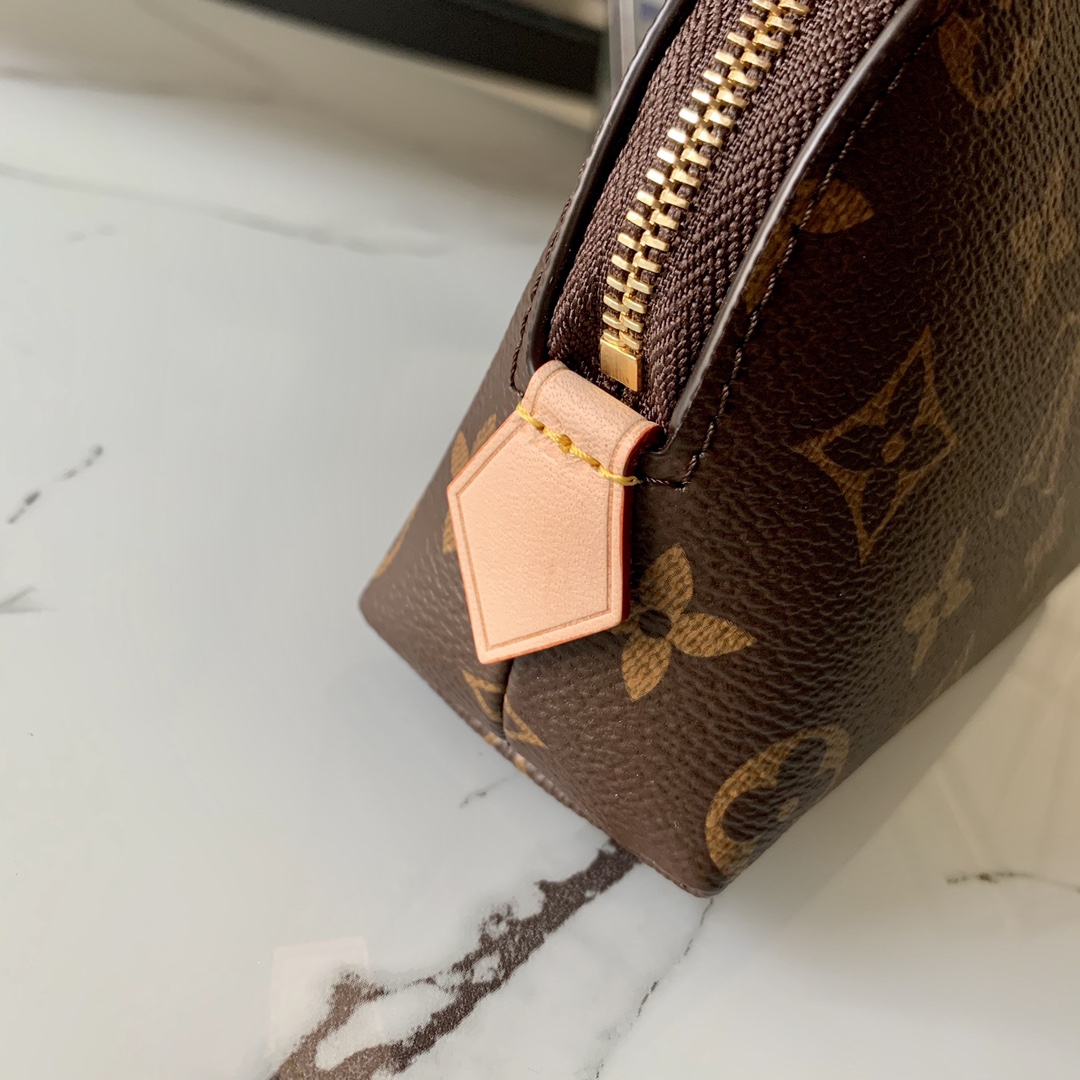 COSMETIC POUCH