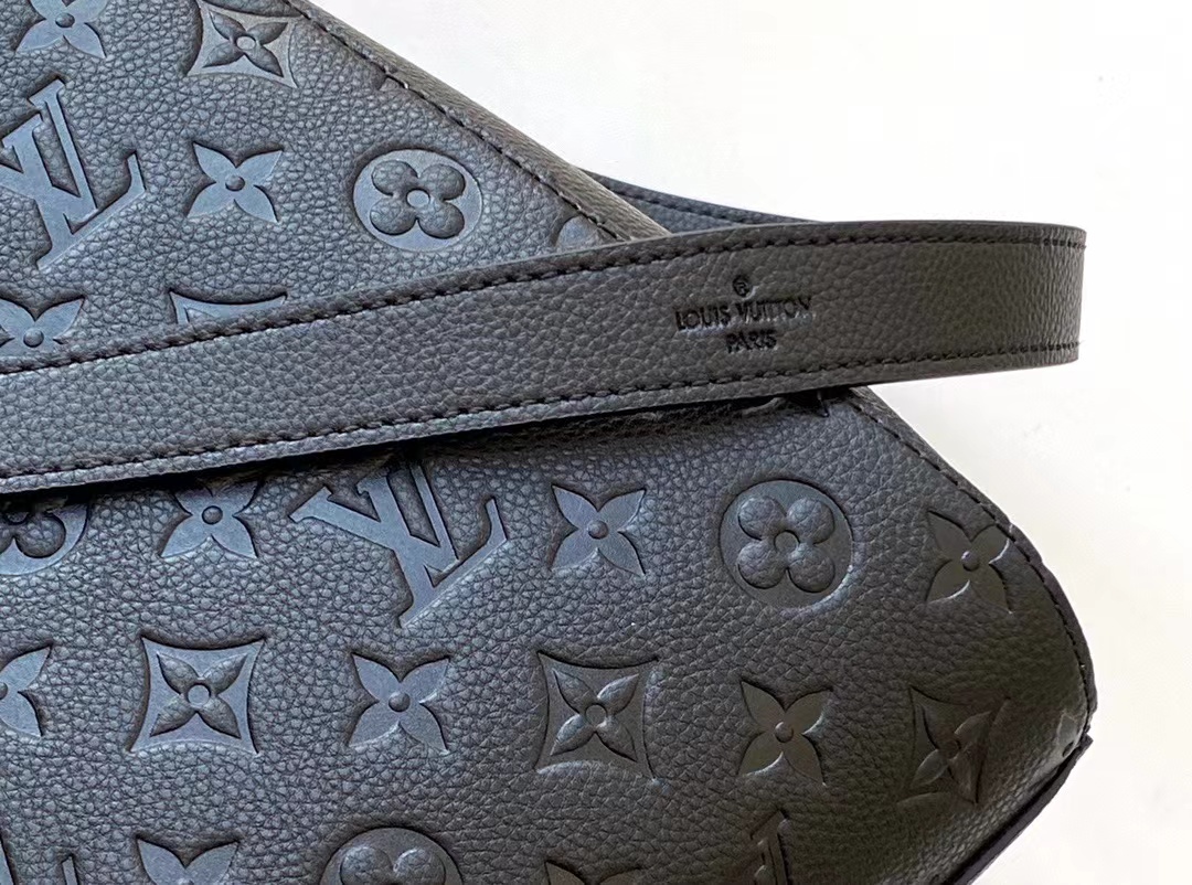Montaigne MM Empreinte Leather