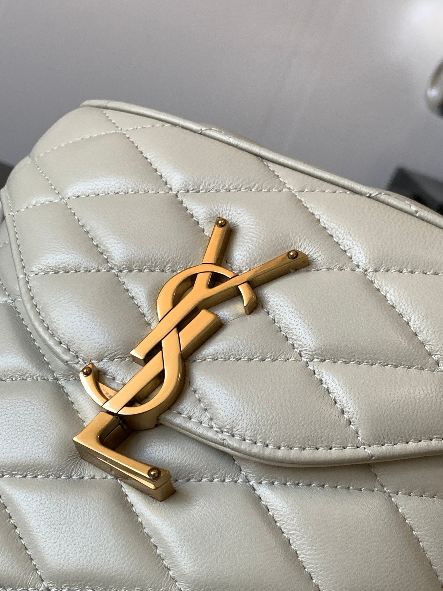 JUNE BOX BAG IN QUILTED PATENT LEATHER