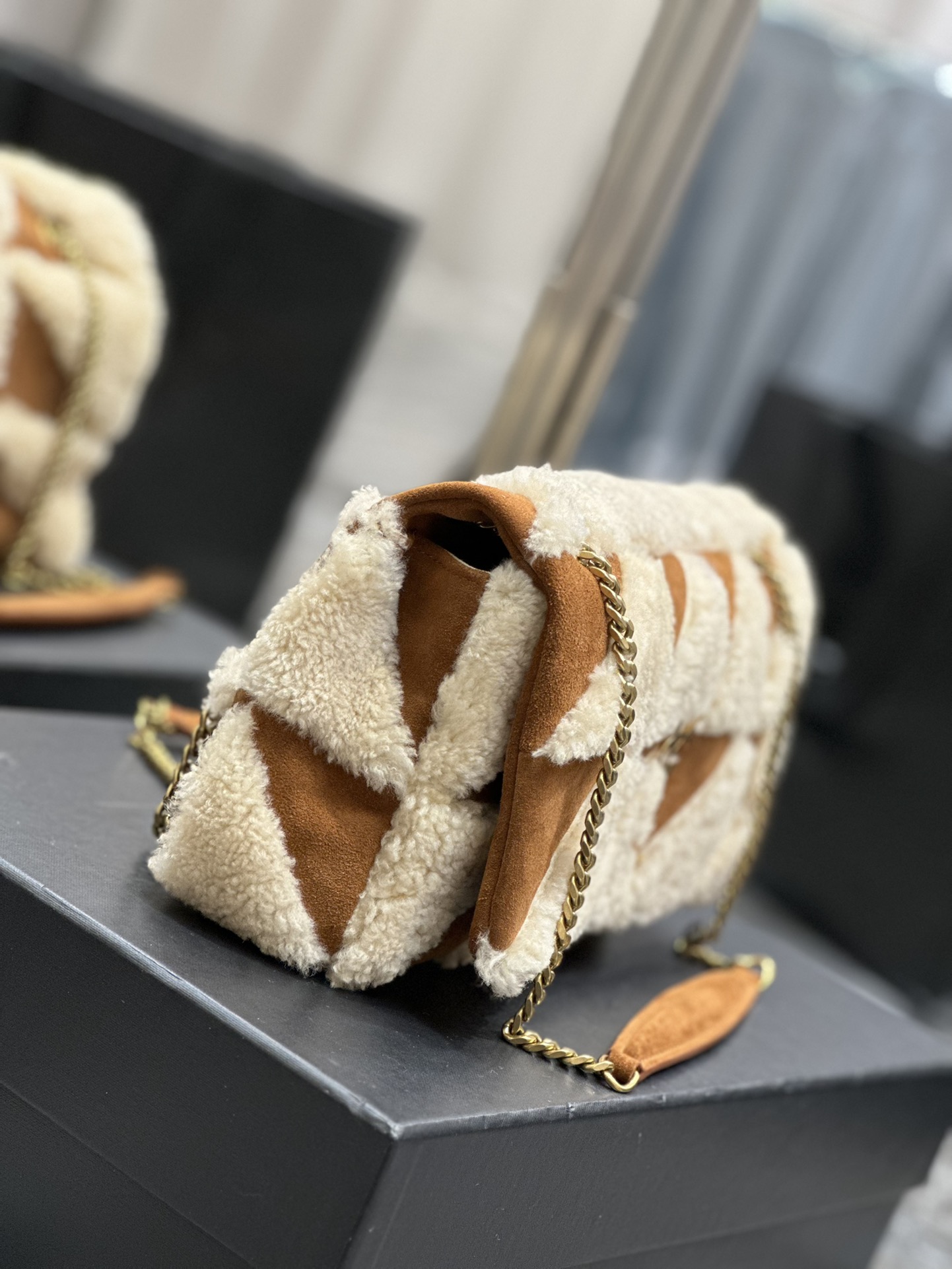 JAMIE MEDIUM CHAIN BAG “CARRÉ RIVE GAUCHE” IN LAMBSKIN AND SUEDE