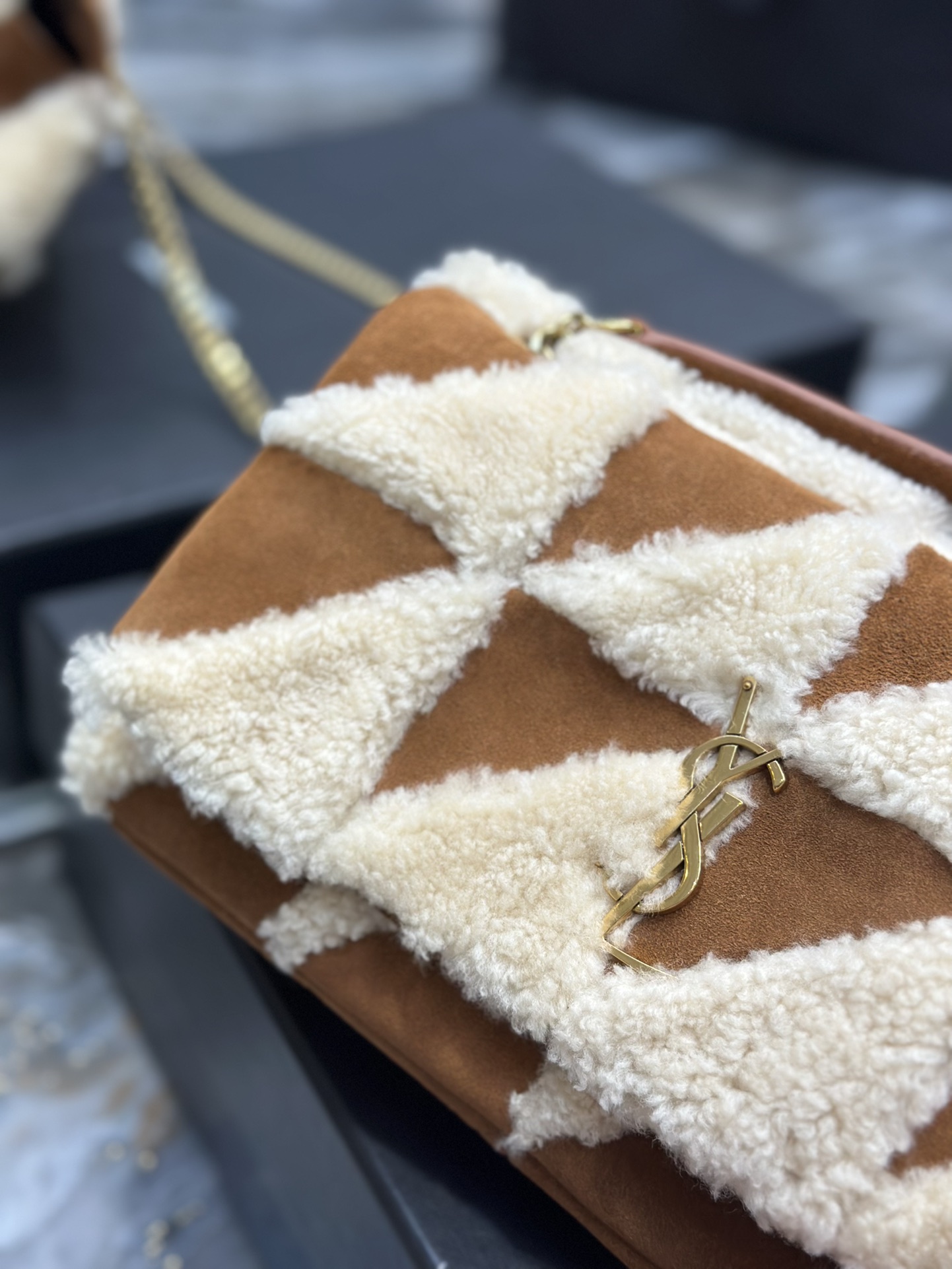 JAMIE MEDIUM CHAIN BAG “CARRÉ RIVE GAUCHE” IN LAMBSKIN AND SUEDE