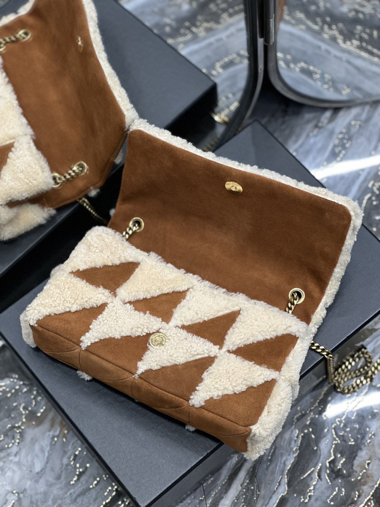 JAMIE MEDIUM CHAIN BAG “CARRÉ RIVE GAUCHE” IN LAMBSKIN AND SUEDE