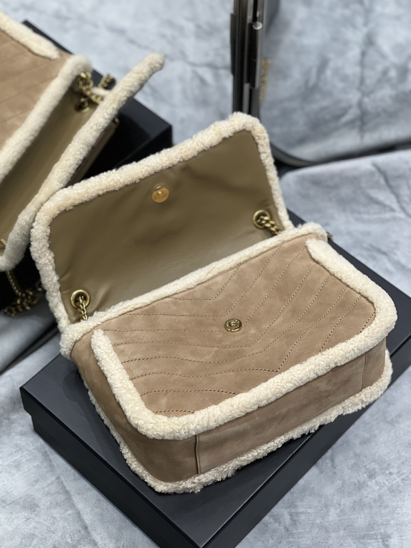 NIKI BABY CHAIN BAG IN CRINKLED VINTAGE LEATHER