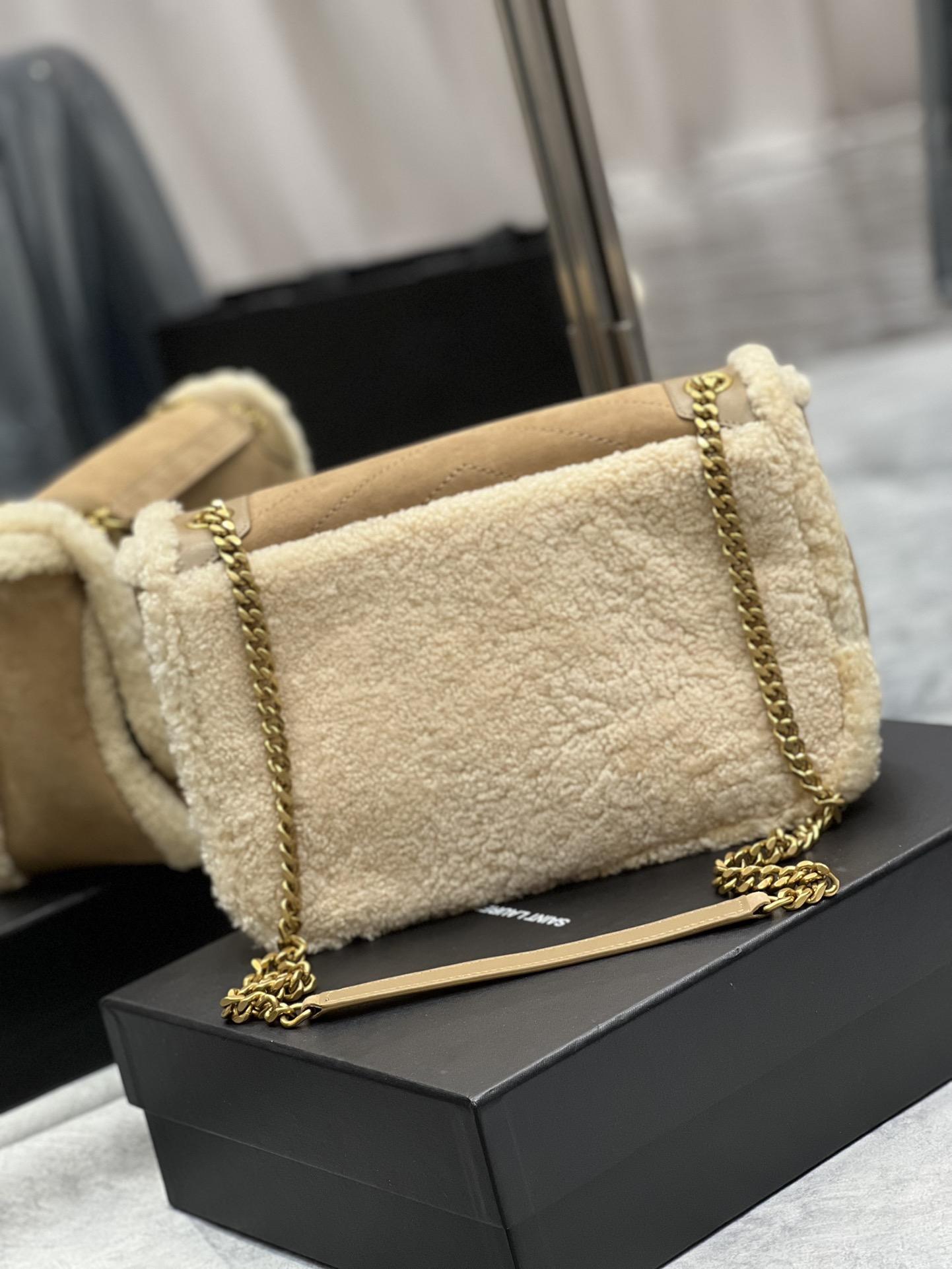 NIKI BABY CHAIN BAG IN CRINKLED VINTAGE LEATHER