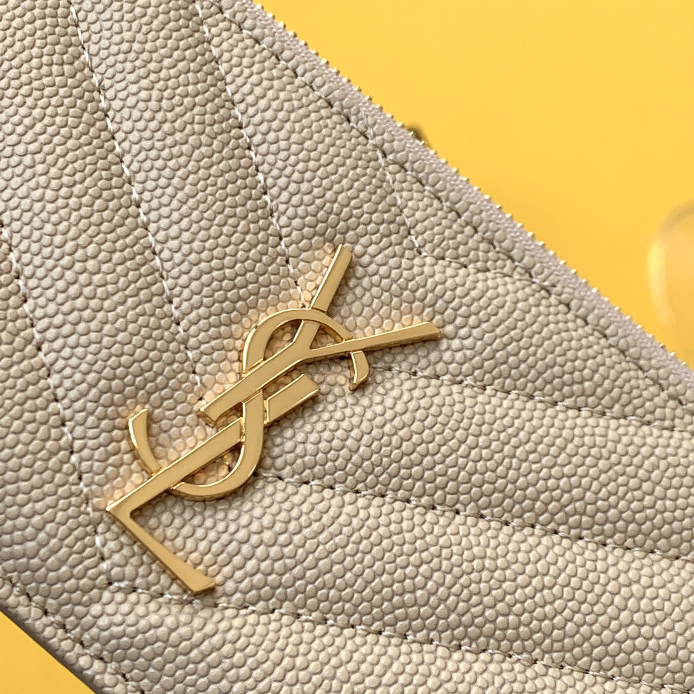 CASSANDRE MATELASSÉ ZIPPED FRAGMENTS CARD CASE IN GRAIN DE POUDRE EMBOSSED LEATHER