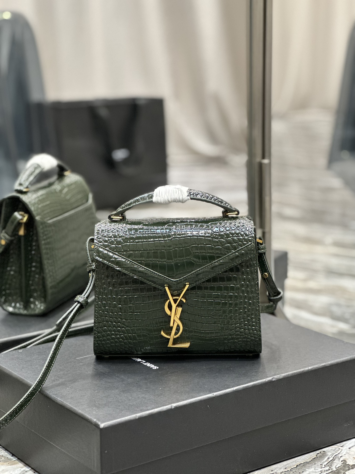 Saint Laurent Cassandra