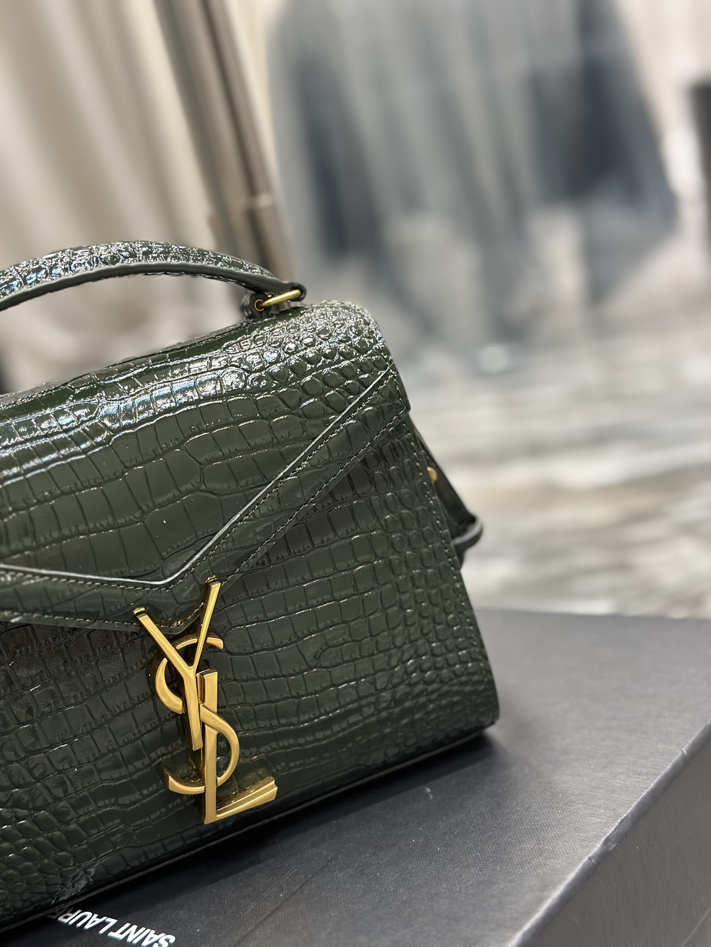Saint Laurent Cassandra