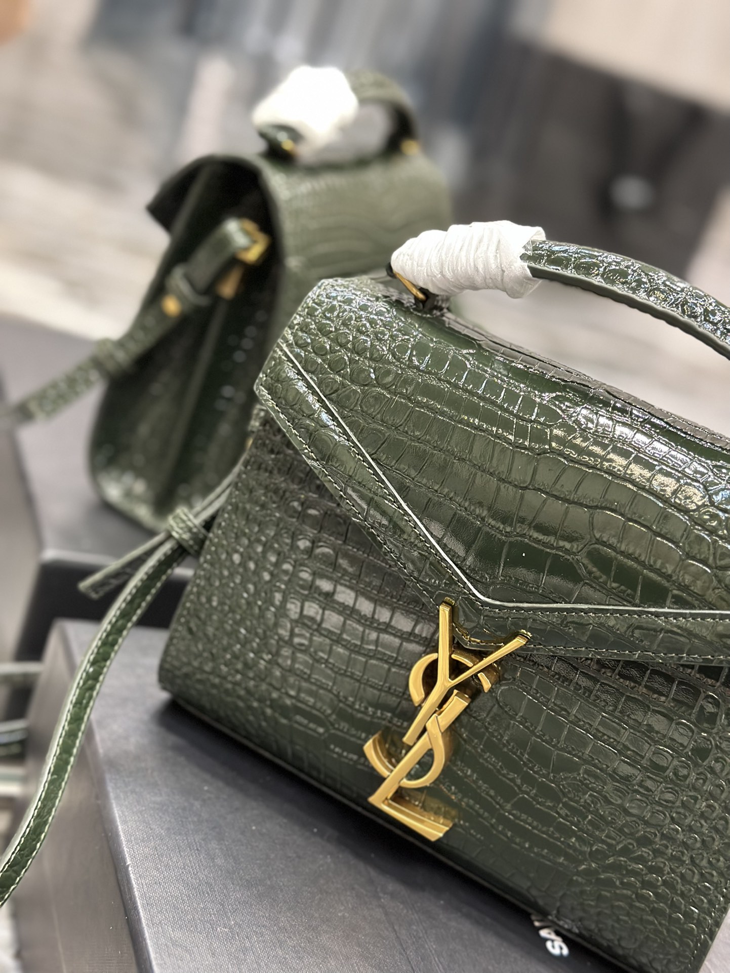 Saint Laurent Cassandra