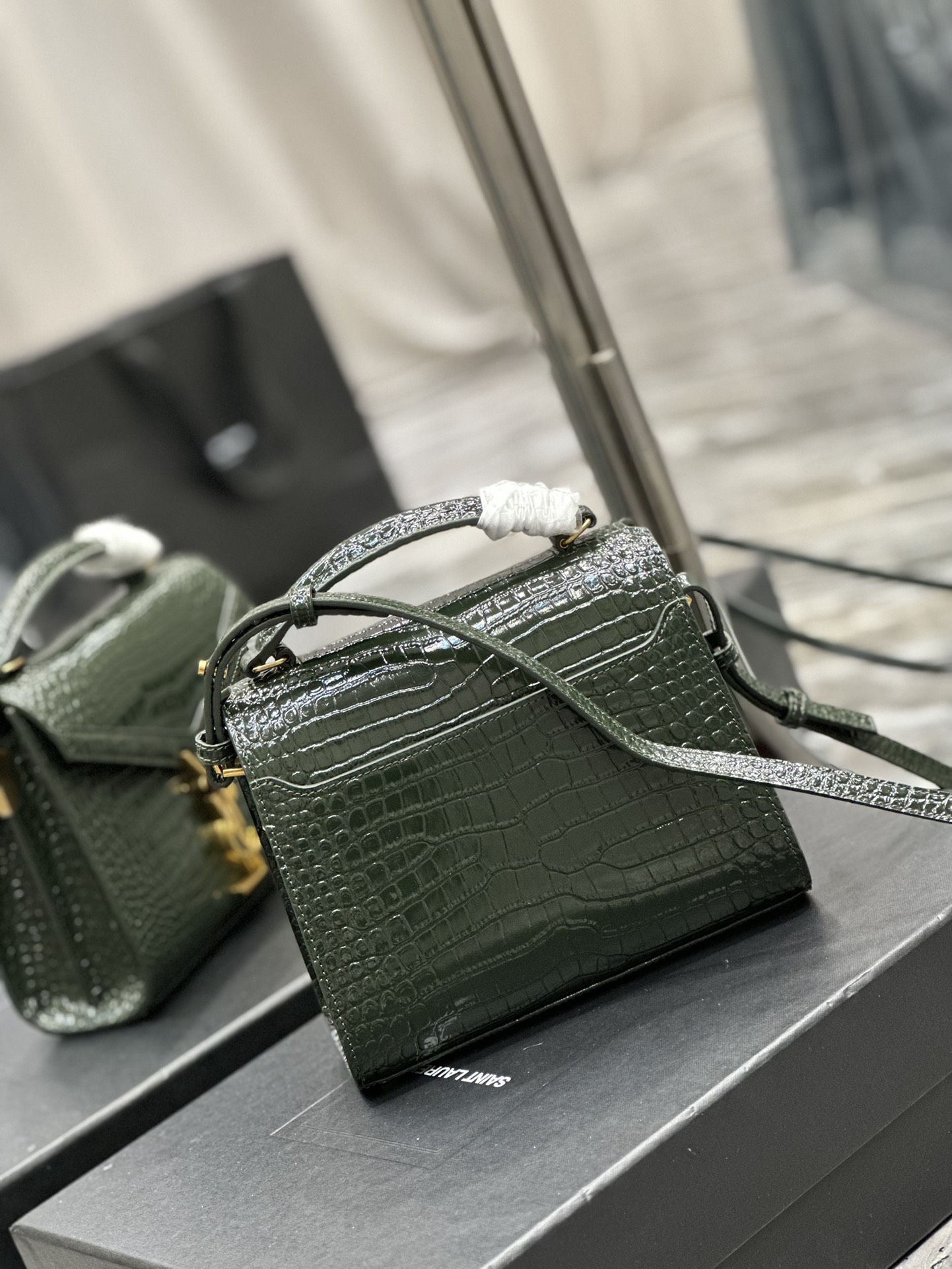 Saint Laurent Cassandra
