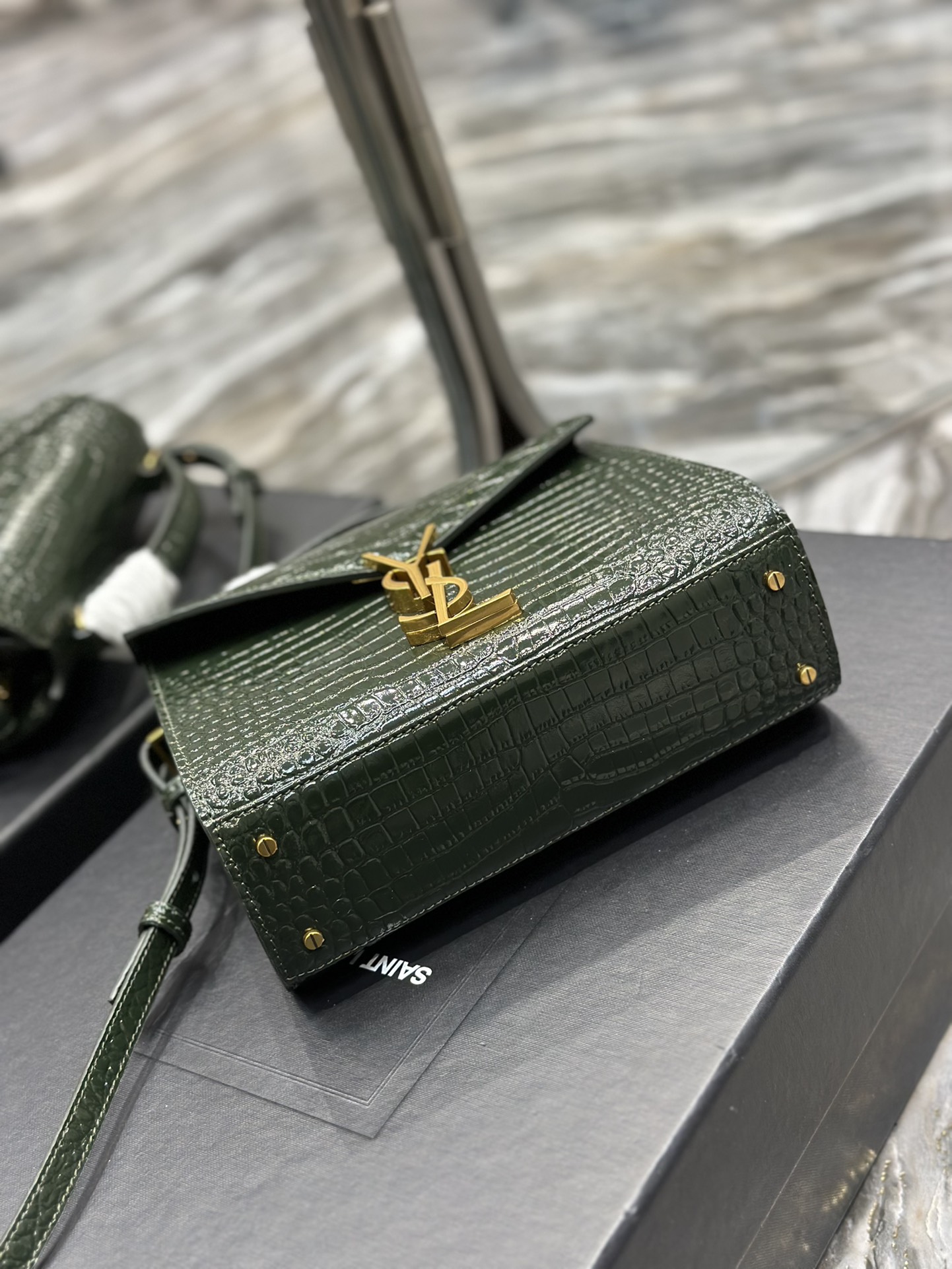 Saint Laurent Cassandra