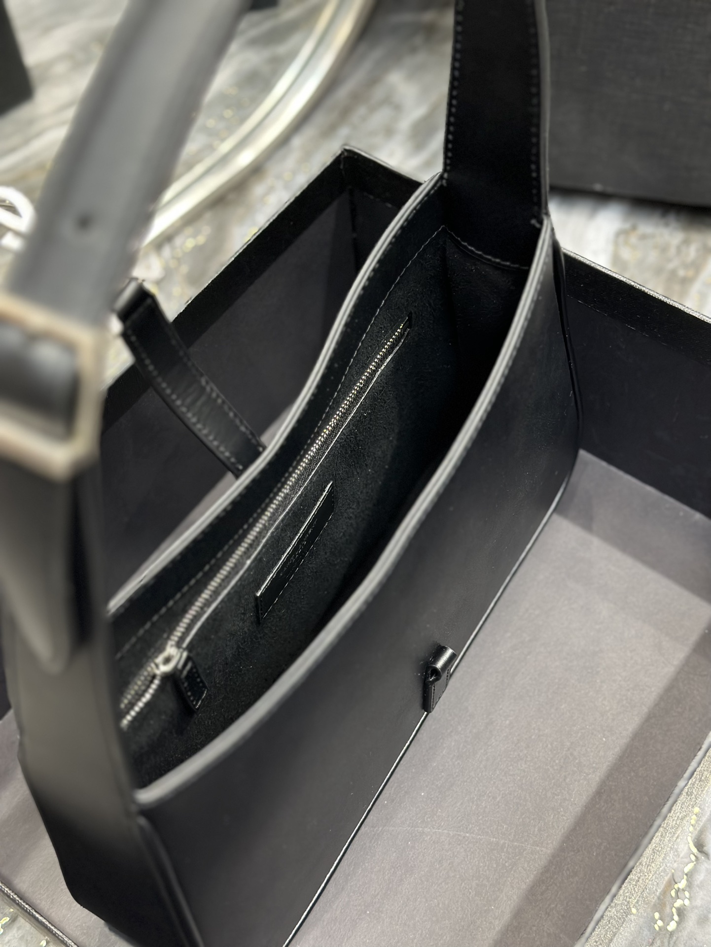 LE 5 À 7 HOBO BAG IN SILK SATIN
